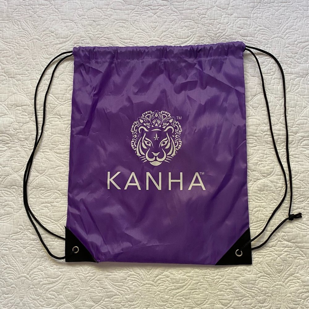 💜 NWOT Kanha Drawstring Bag